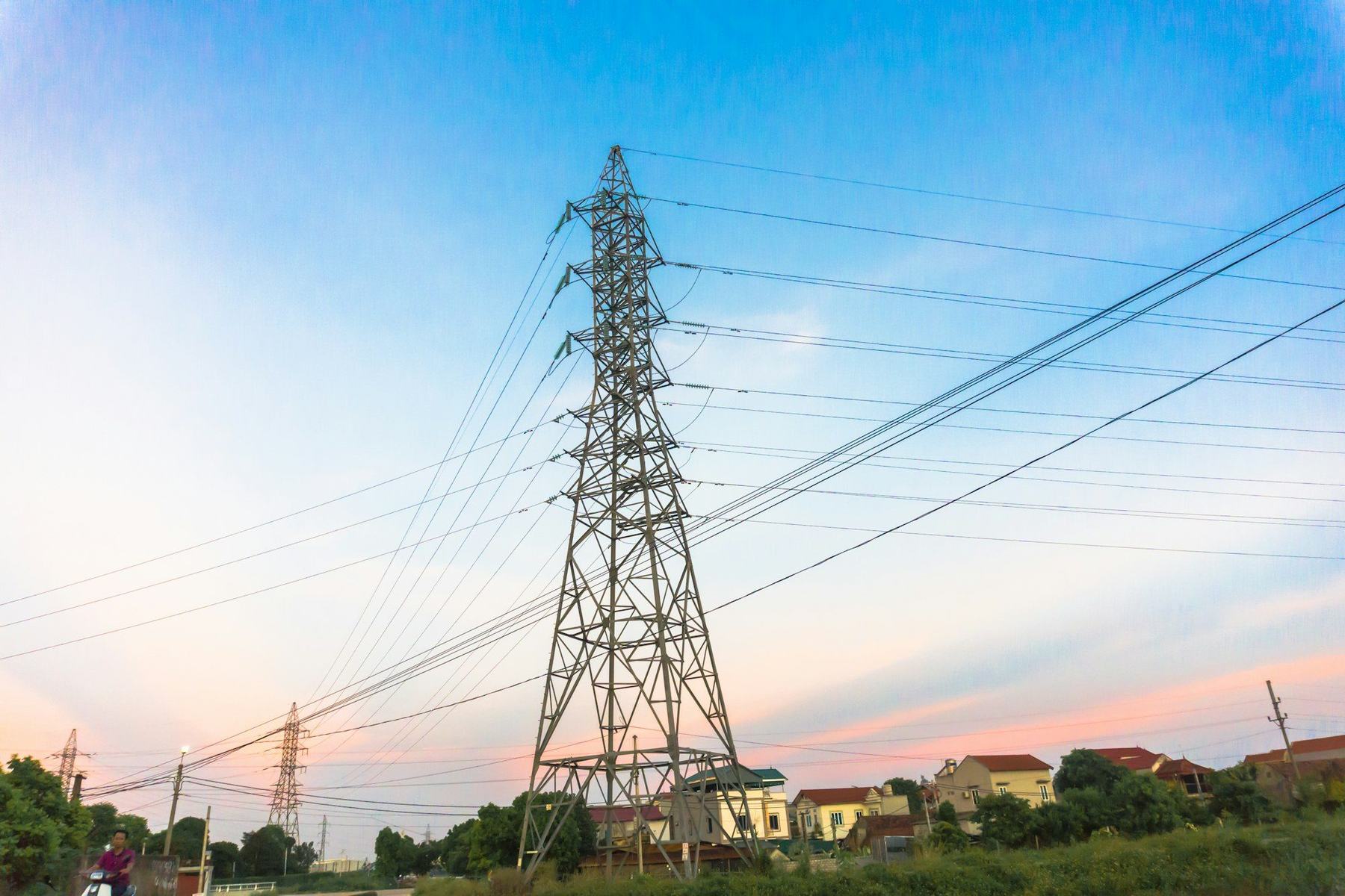High-voltage transmission tower